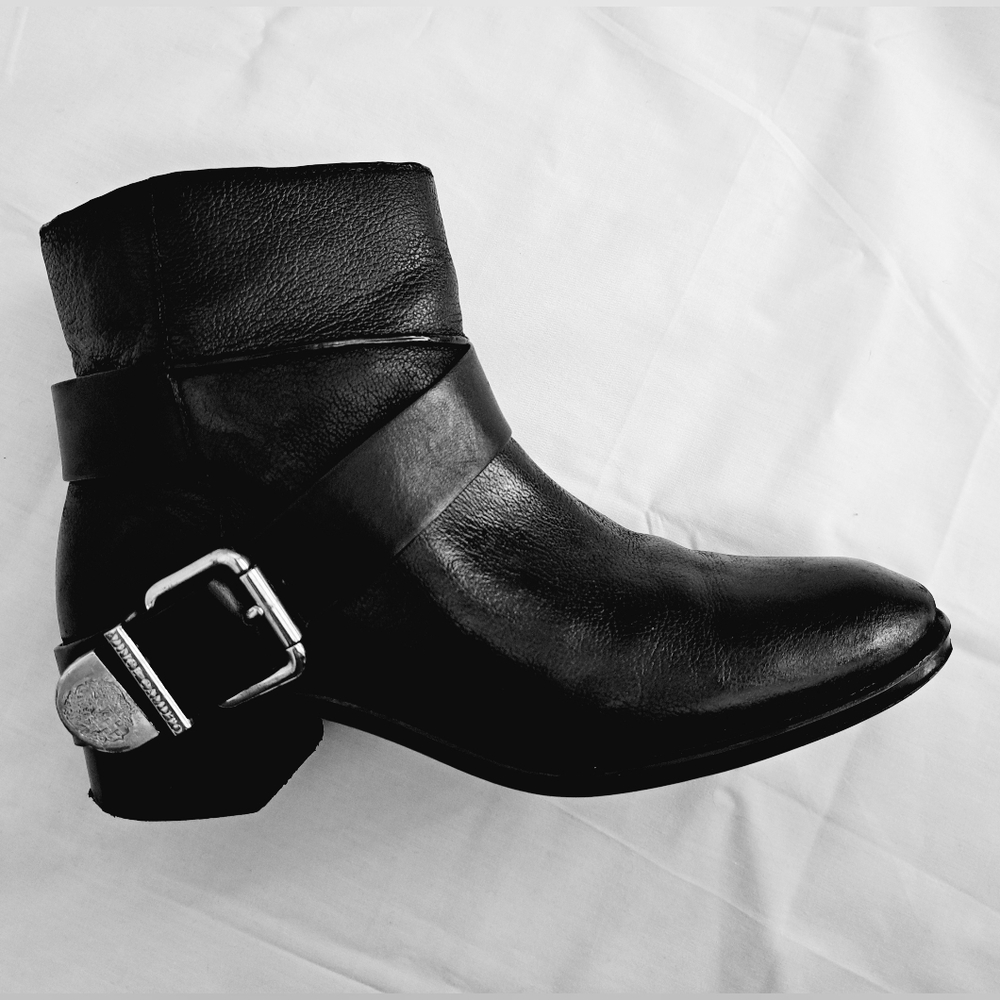 VINCE CAMUTO Romeo Moto Style Ankle Boots Size 9